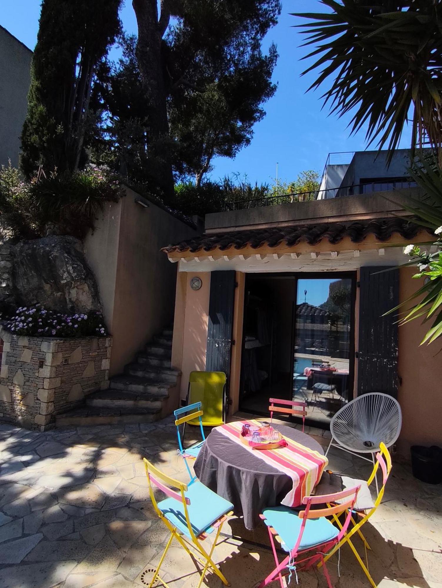 Boutique Hostel By Cassis Ngoại thất bức ảnh